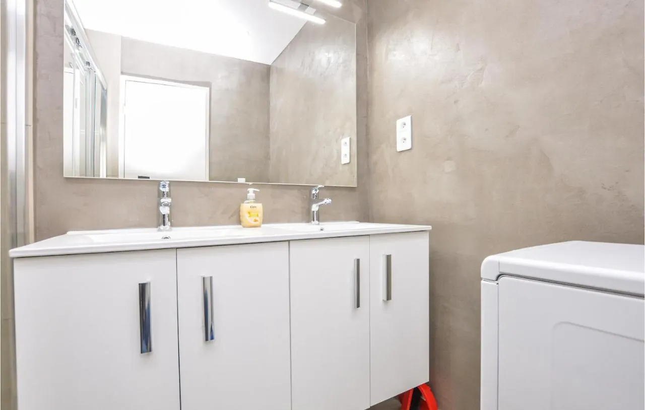 2 Bedroom Amazing Apartment In 칸느